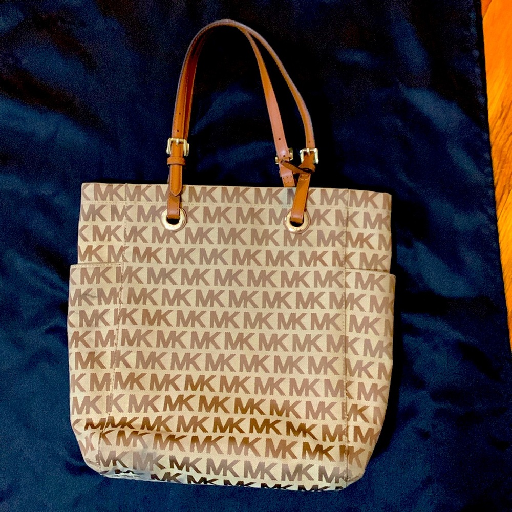 Micheal Kors purse
